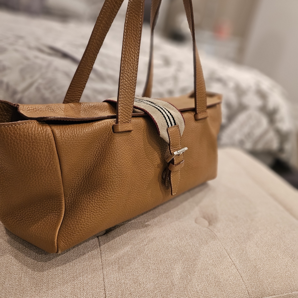 Burberry Tan Leather Shoulder Bag with Structured Design